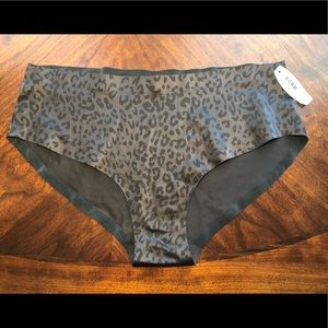 NWT Victoria Secret Seamlessly Panty